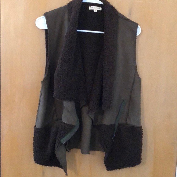 Hem & Thread vest - Picture 1 of 3